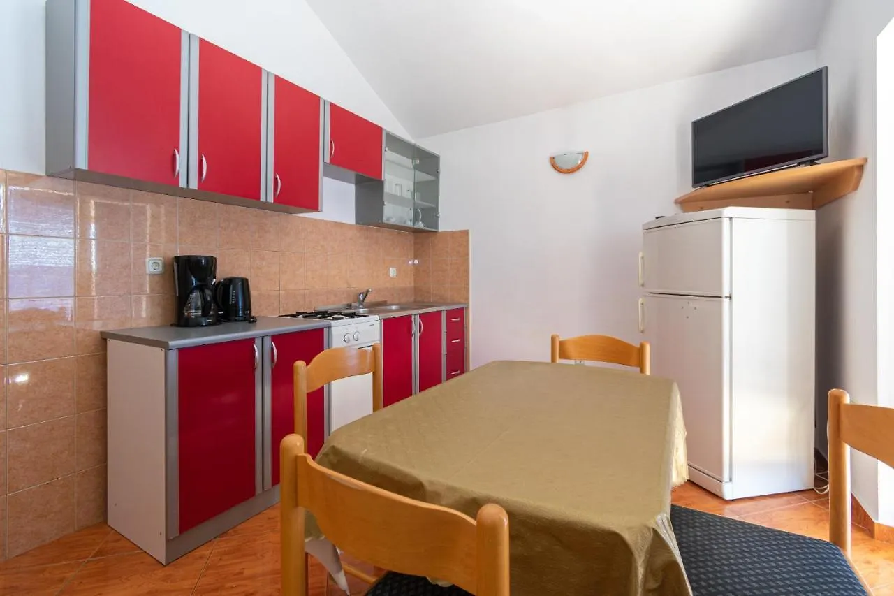 Family Friendly Apartments With A Swimming Pool Nin, Zadar - 18821 Croatia