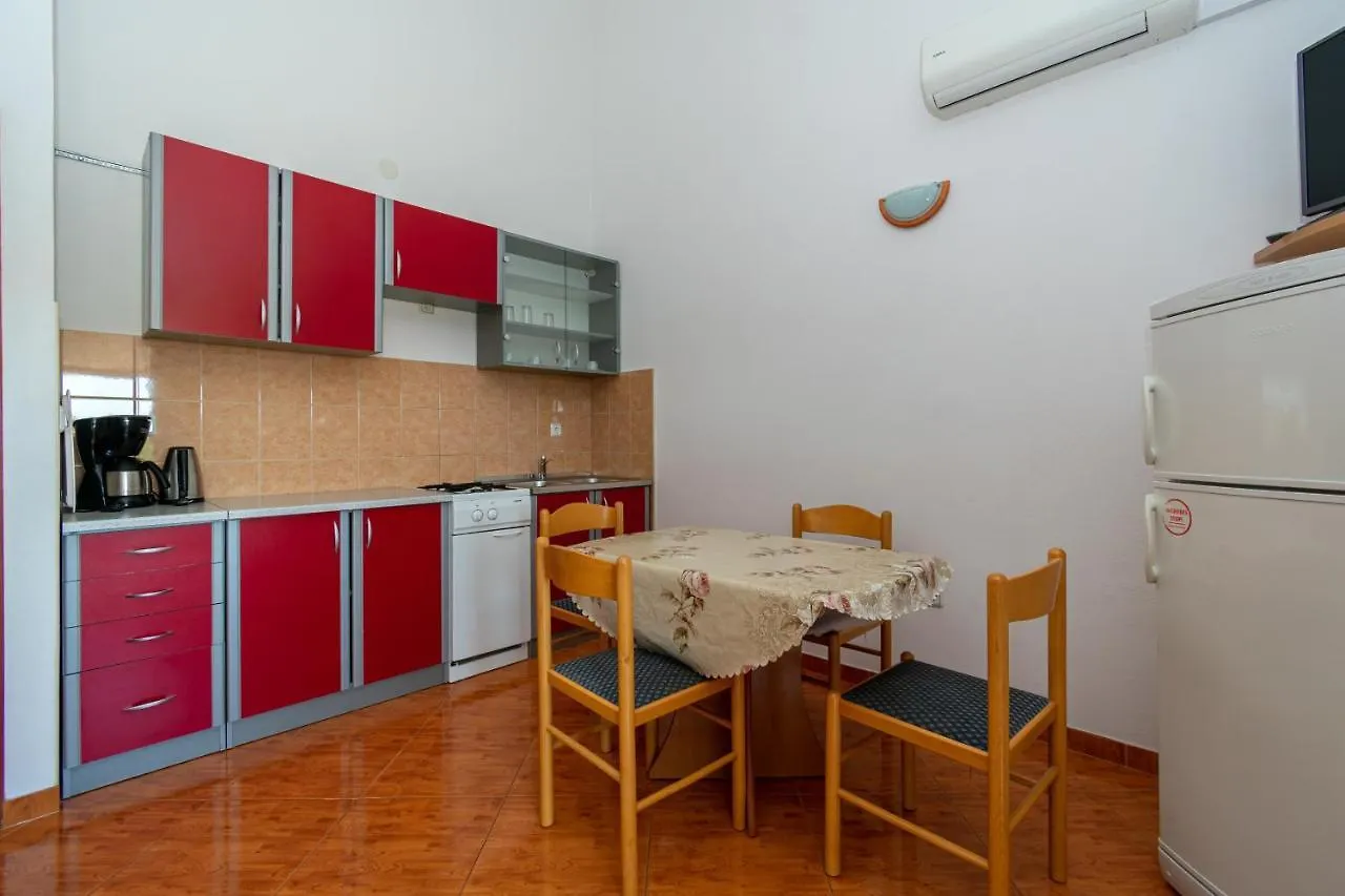 Family Friendly Apartments With A Swimming Pool Nin, Zadar - 18821 Croatia