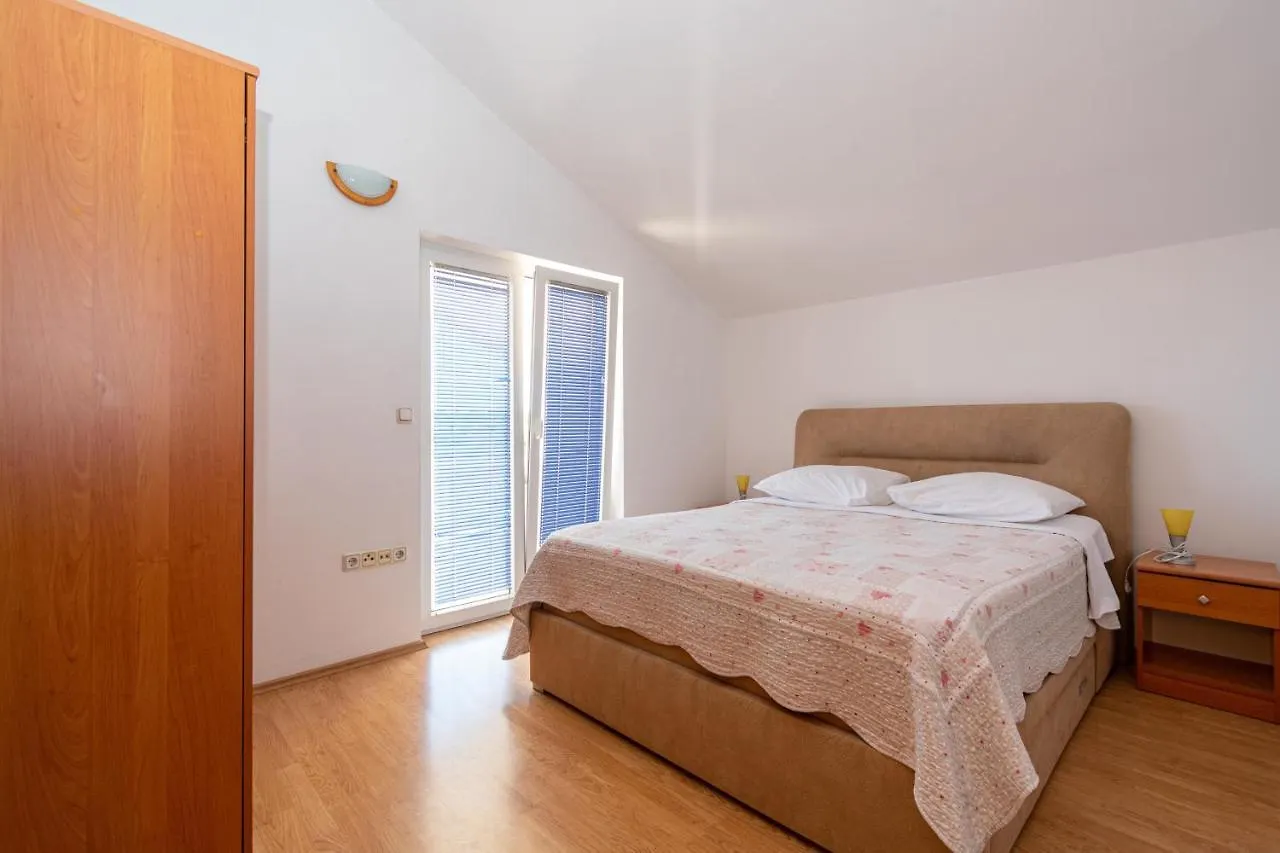 Family Friendly Apartments With A Swimming Pool Nin, Zadar - 18821