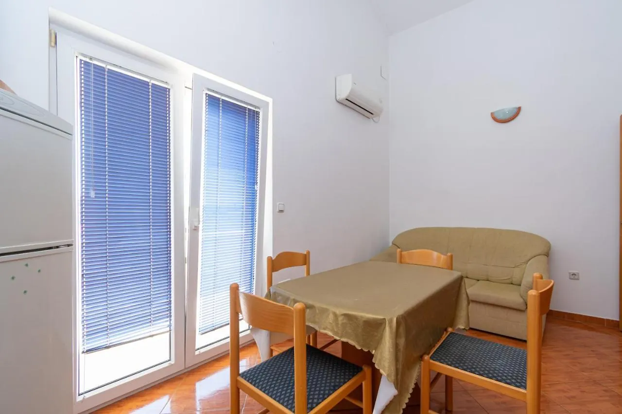 Family Friendly Apartments With A Swimming Pool Nin, Zadar - 18821