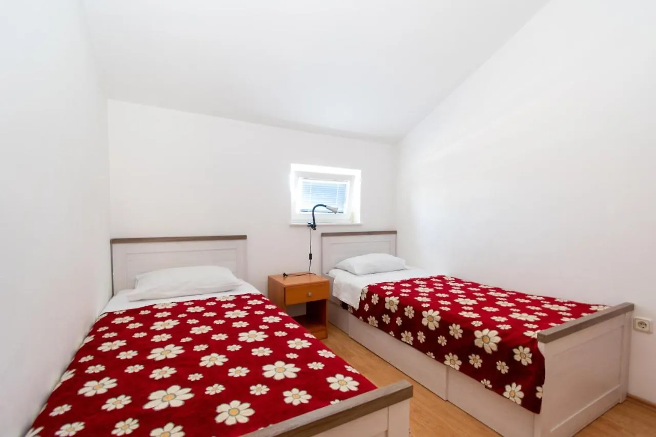 Family Friendly Apartments With A Swimming Pool Nin, Zadar - 18821