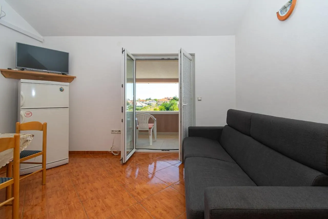 Family Friendly Apartments With A Swimming Pool Nin, Zadar - 18821